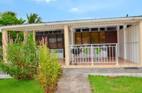Studio cocooning à Saint Anne / 27 m² / jardin fleuri